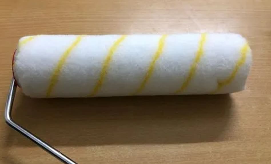 Yellow line paint Roller